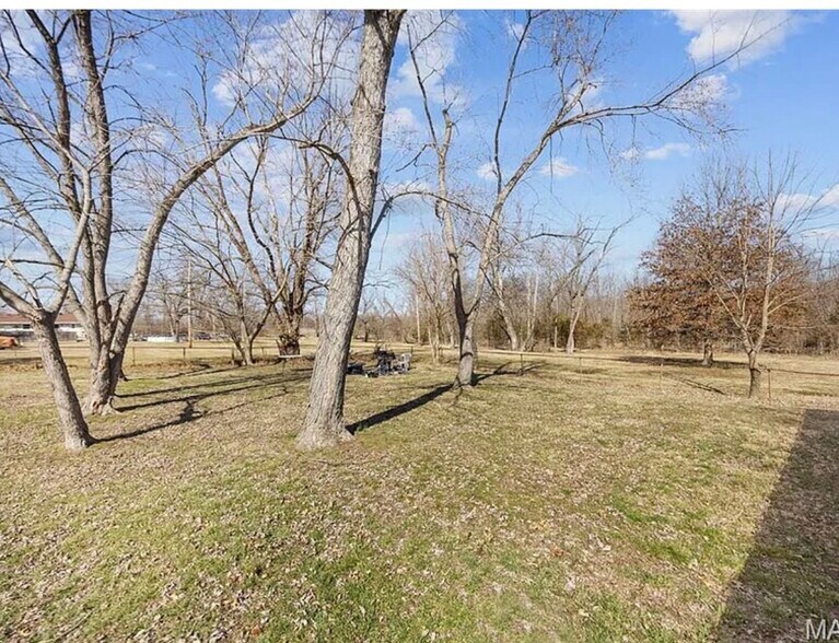 Building Photo - 447 Mabel Dr