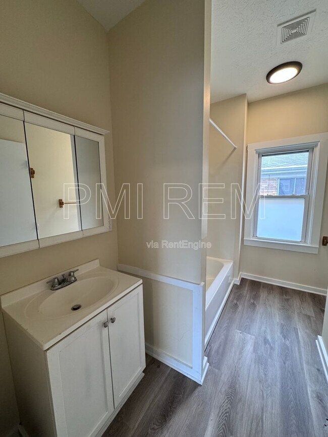 Building Photo - 1855 Flint Ave