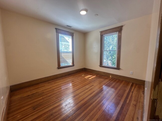Building Photo - 28 E Pearl St