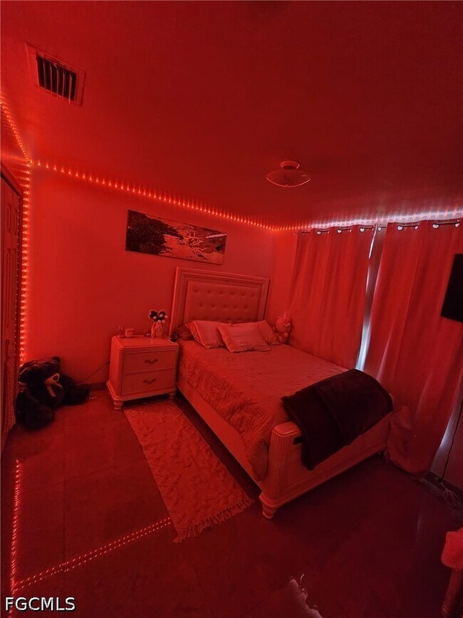 Building Photo - 918 NE 13th St