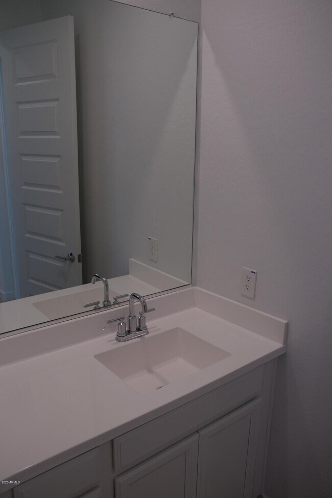 Building Photo - 1106 E Weatherby Way