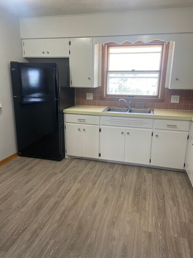 Kitchen - 5421 16th Ave SW
