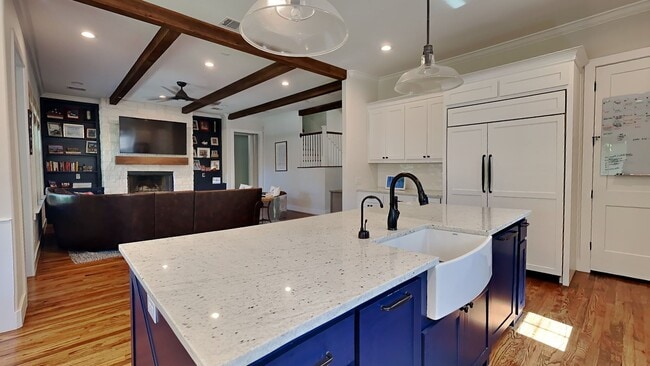 Building Photo - IMMACULATE HOME IN UNIVERSITY HEIGHTS! UPD...