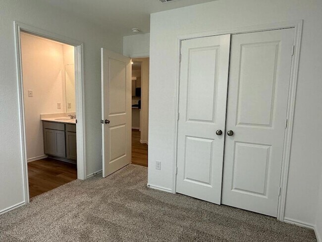 Building Photo - 365 Sonterra Dr