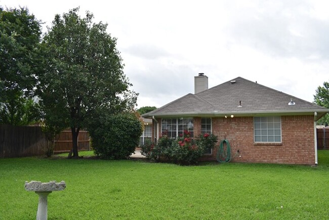 Building Photo - Hurst 3-2-2 Birdville ISD Quick Move-In