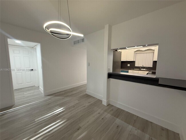 Building Photo - 9470 Live Oak Pl