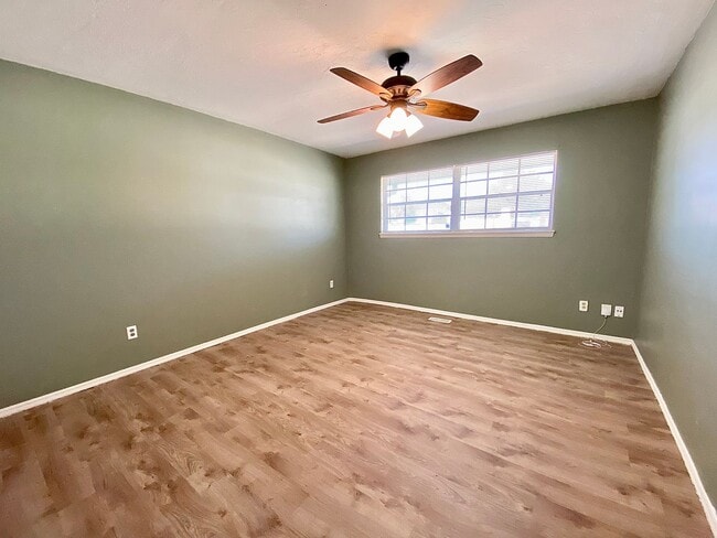 Building Photo - Large 3 Bed 2 Bath off NW 63rd & N. Villa in OKC