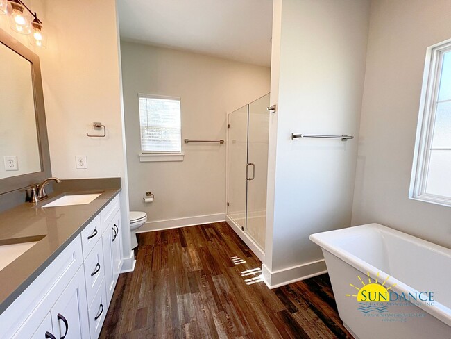 Building Photo - Stunning 3 Bedroom Home in North Crestview!