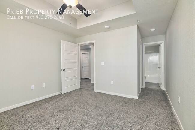 Building Photo - Parkview Apartments - Available September ...