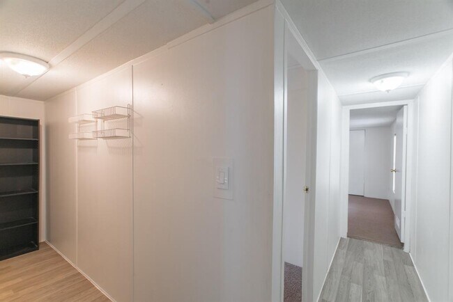 Building Photo - 9140 Sharyn Dr