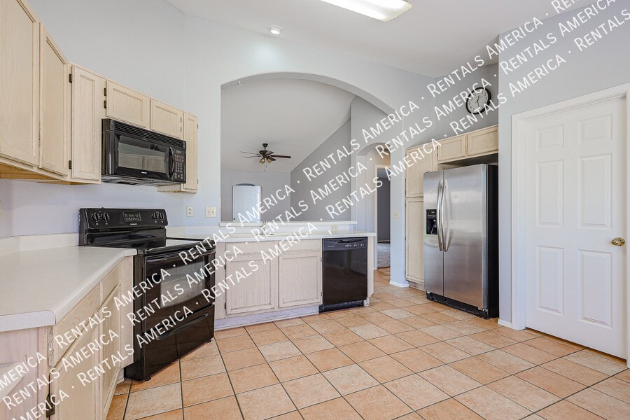 Building Photo - 5515 E Farmdale Ave