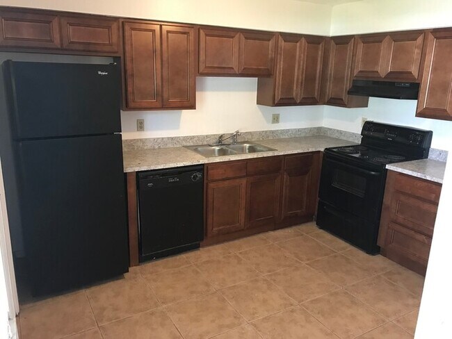 Building Photo - Must See! 2 Bedroom/2 Bathroom Duplex In Sanford!!!!