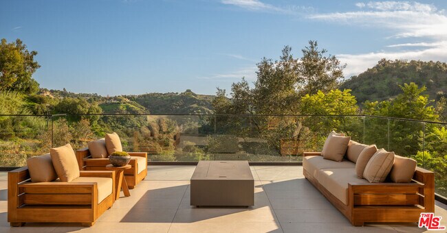 Building Photo - 12752 Mulholland Dr