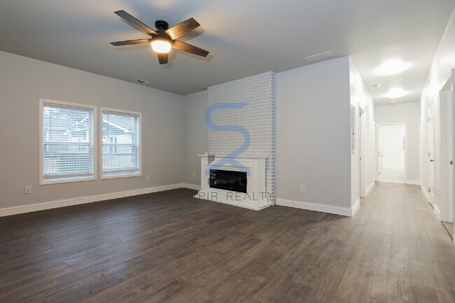 Building Photo - Graceful Living in the Heart of Carey Park – 3BR/2BA