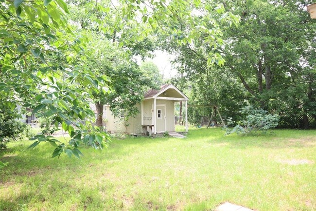 Building Photo - 5903 Eureka Dr