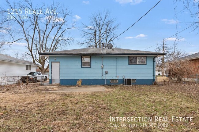 Building Photo - 1215 Reale Ave