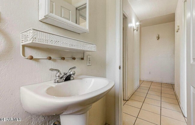 Building Photo - 304 5th St