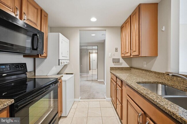 Building Photo - 1530 Key Blvd