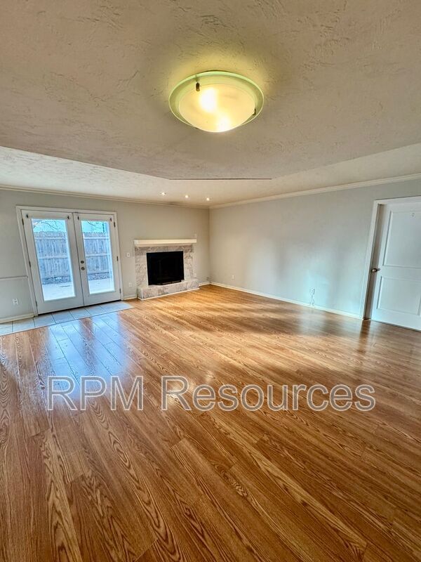 Building Photo - 11407 N May Ave