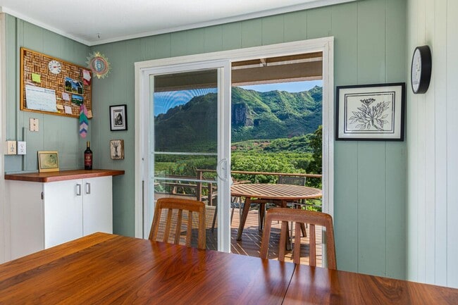 Building Photo - Charming 2 Bedroom Rental with Stunning Mountain Views – Available only April 1 to October 31, 2026