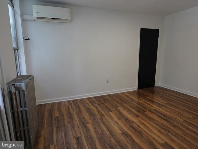 Building Photo - 2400 E Dauphin St