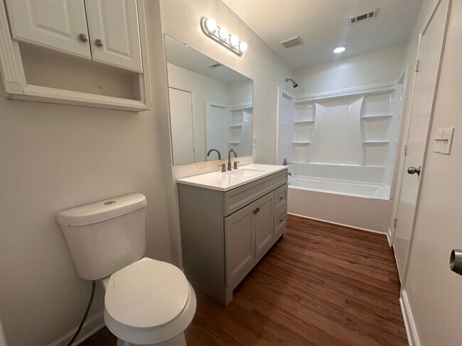 Building Photo - Charming 3BR Townhome in Atlanta