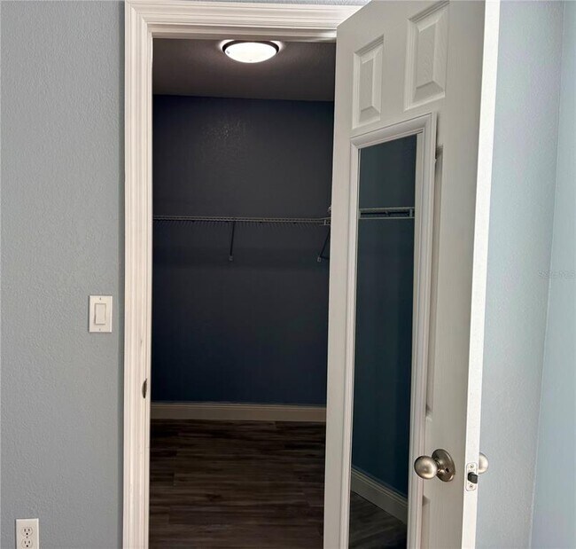 Building Photo - 3845 S Lake Dr