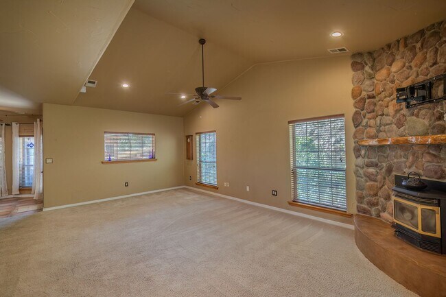 Building Photo - 111 Coker Ln
