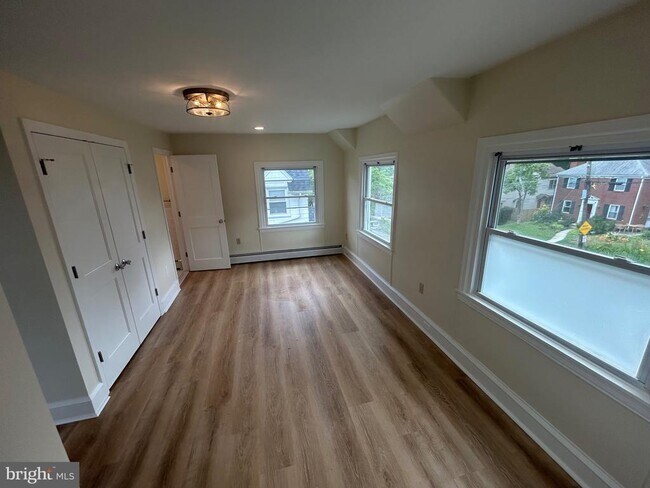 Building Photo - 243 Rockglen Rd