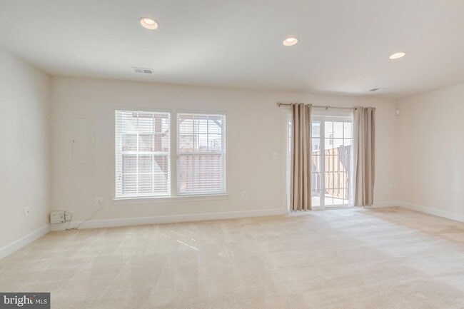 Building Photo - 6266 Summit Point Ct