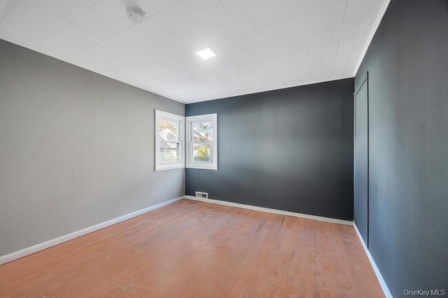 Building Photo - 627 10th Ave