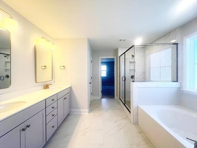 Building Photo - 1105 Cortland Vly