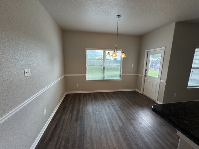 Building Photo - 7019 Tanglehead Dr