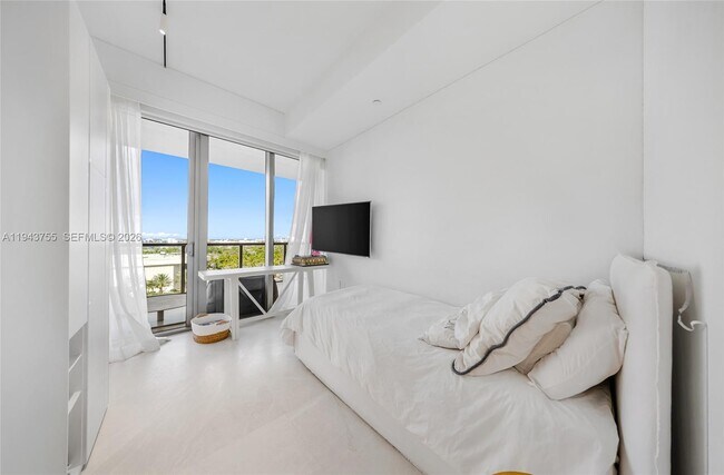 Building Photo - 9705 Collins Ave