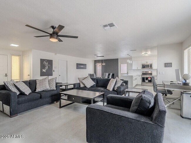 Building Photo - 5817 S Siesta Ln