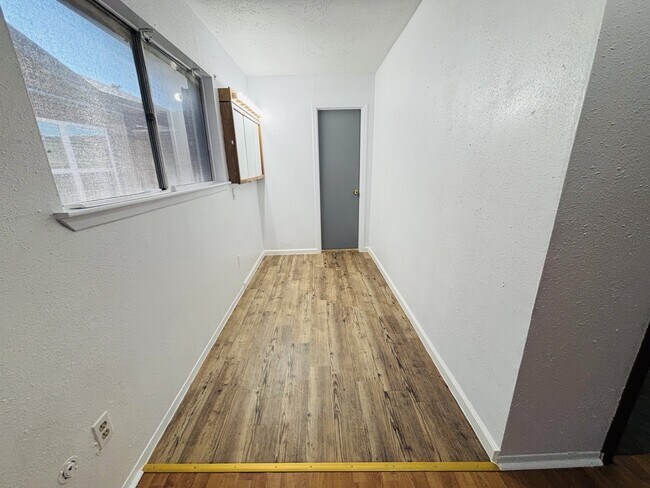 Building Photo - 9515 Water Park Ct