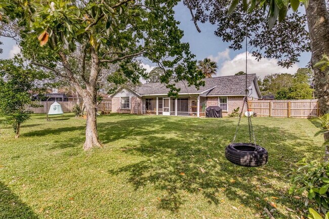 Building Photo - Available first week of May!