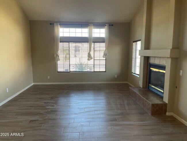 Building Photo - 3235 E Devonshire Ct