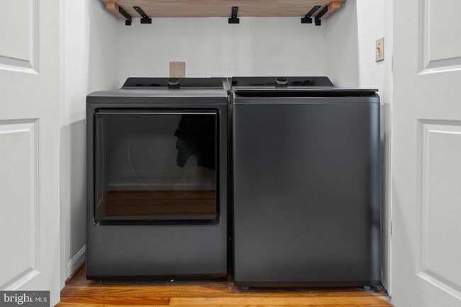 Building Photo - 400 S Lee St