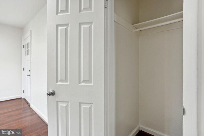 Building Photo - 2828 Buena Vista Terrace SE