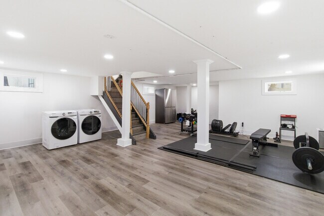 Building Photo - 925 Plainfield Ave