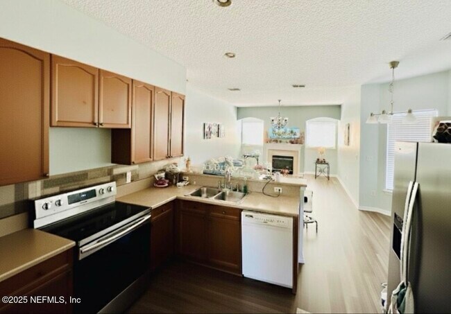 Building Photo - 13750 Victoria Lakes Dr