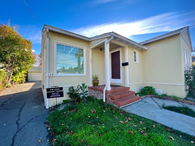 Building Photo - 127 22nd Ave