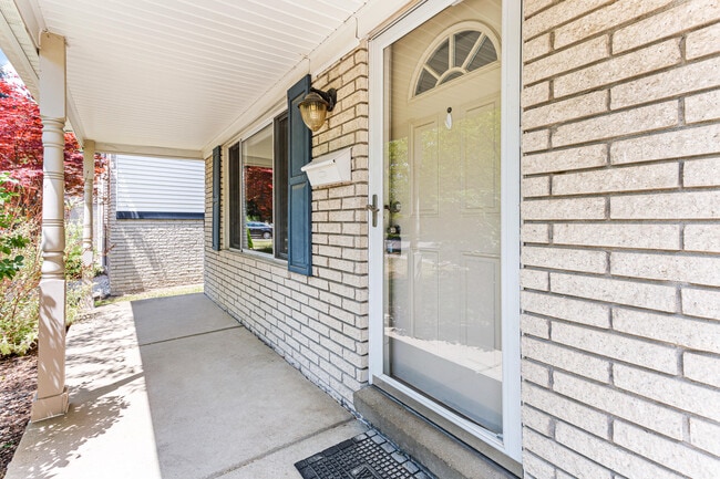 Building Photo - 39890 Edmundton St