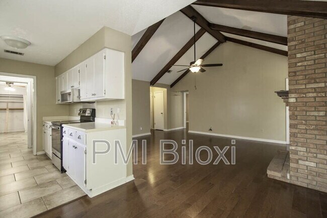 Building Photo - 776 Whitney Dr