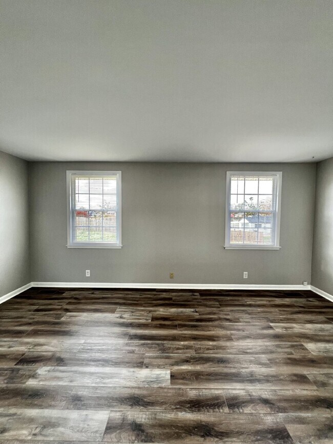 Building Photo - 105 Ambrose Dr