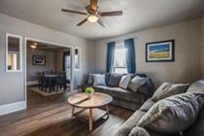 Building Photo - 255 1st Ave E N