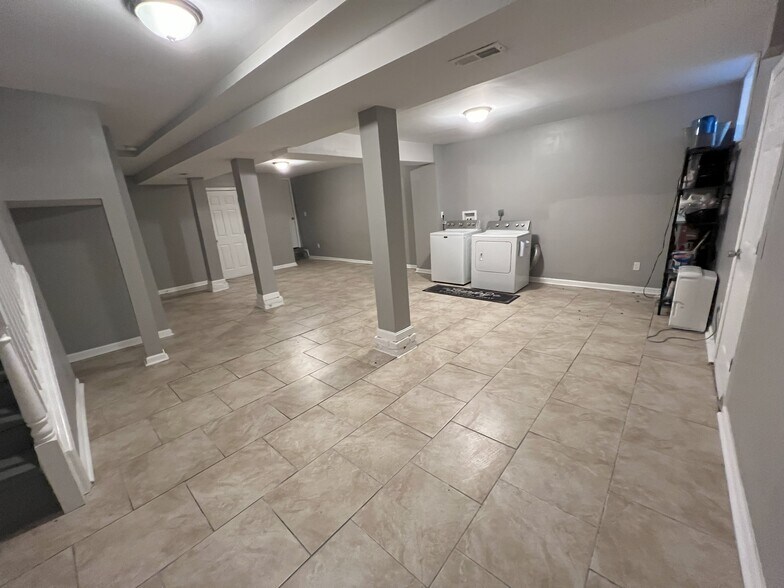 Building Photo - 3320 Gwynns Falls Pky