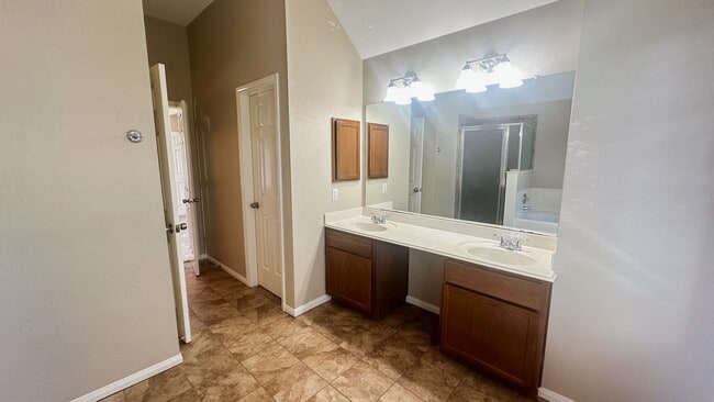 Building Photo - Charming 3-Bedroom Home Just Minutes from ...