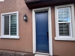 Building Photo - 470 Trellis Wy